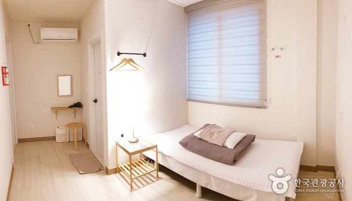 ALLEY HOSTEL & GUESTHOUSE thumbnail 3